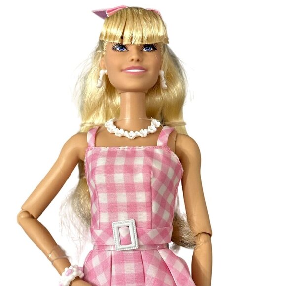 Barbie Movie Doll and AMC Collectible Pink Corvette Convertible Popcorn Car Tub - Picture 3 of 6